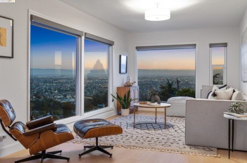 8017 Crest Ave, Oakland CA  94605-3611 exterior