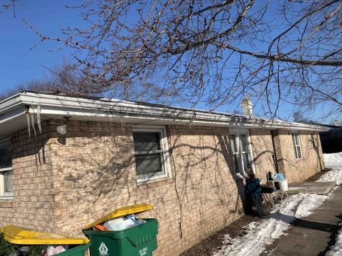 1065 Bader St, Green Bay, WI 54302-5802