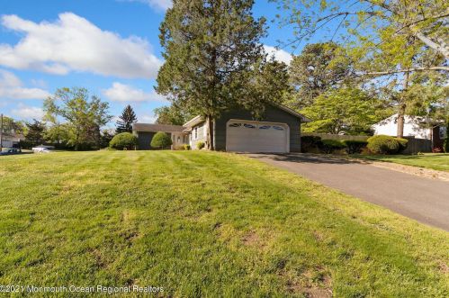 412 Valley Way, Bricktown NJ  08723-4914 exterior