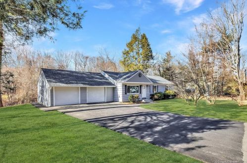 85 Walnut St, Upper Stepney CT  06468-2509 exterior