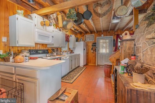 23 Parkway Blvd, Mount Holly Springs, PA 17065-1020