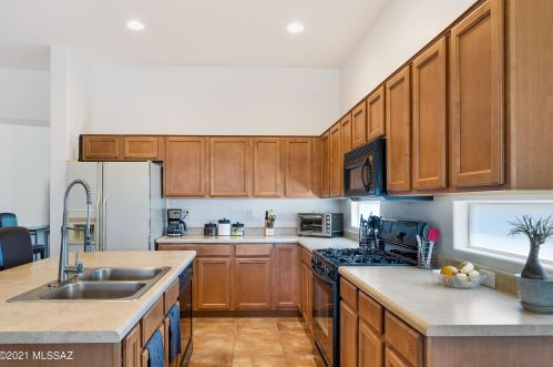 10072 Denver Hill Dr, Tucson, AZ 85748-5112