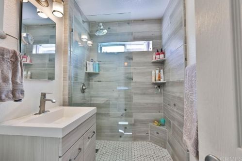 2019 Oliver Ave, San Diego CA 92109-5543 exterior