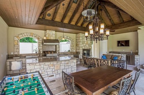 5009 Holly St, Bellaire, TX 77401-5716
