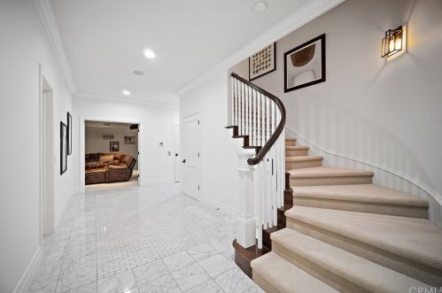 920 Kings Rd, Newport Beach CA  92663-5718 exterior