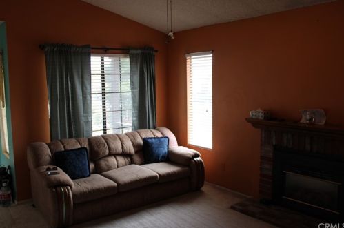 13635 Limestone Cir, Victorville, CA 92392-8748