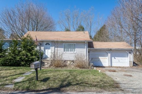 49 Lakeview Dr, West Milford Lakes, NJ 07480-4278