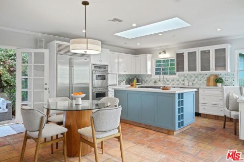 3531 Coldwater Canyon Ave, North Hollywood CA  91604-4060 exterior