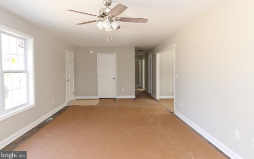 907 Midway Ln, Seaford, DE 19973-1126