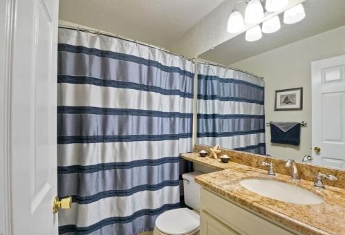 2169 Fiori Dr, Vista CA  92084-7737 exterior