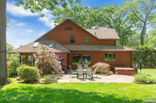23 Grand Ave, Montvale, NJ 07645-2524