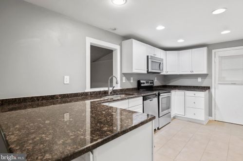 12402 Quarter Charge Dr, Spotsylvania, VA 22551-8162