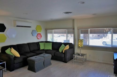 70 Santa Monica St, Palm Springs CA  92264-5257 exterior