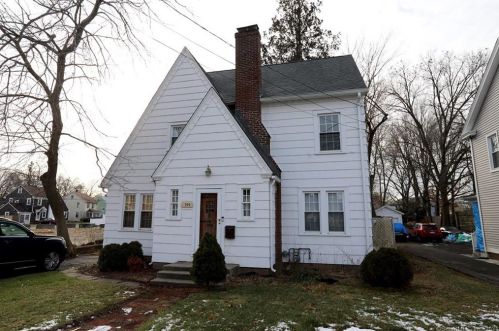 506 Center St, Manchester, CT 06040-3936
