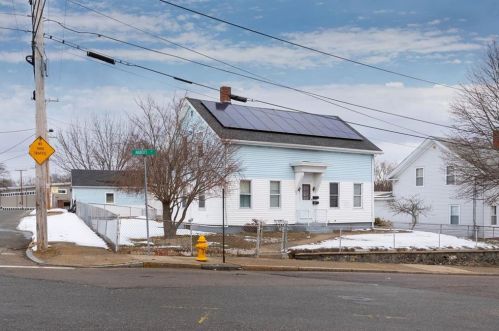 79 Abbott St, Cumberland, RI 02864-1758