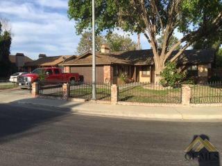 5516 Dustin St, Bakersfield, CA 93307-6303