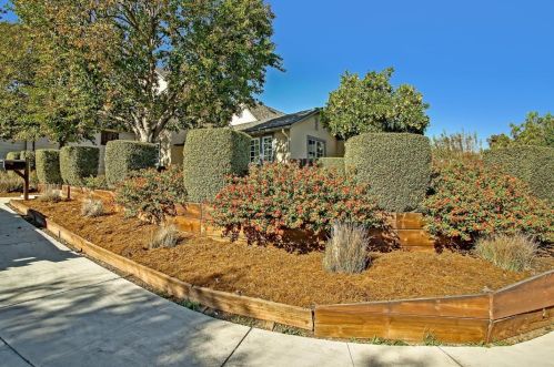 460 Vista Park Hill Ct, Hollister, CA 95023-3725