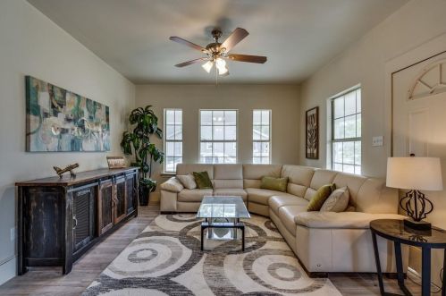 702 Edgefield Ave, Dallas TX  75208-3615 exterior