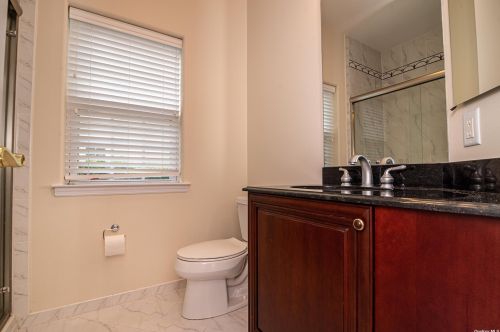 24 Hamlet Dr, Mount Sinai NY  11766-3002 exterior