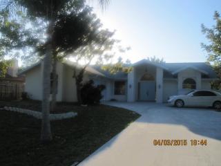 2452 Floresta Dr, Fort Pierce FL  34984-5219 exterior