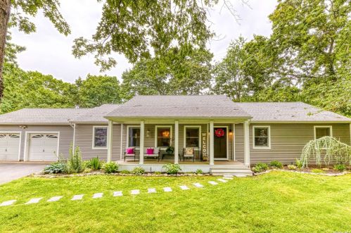 8 Sorrento Ct, Miller Place, NY 11764-2651