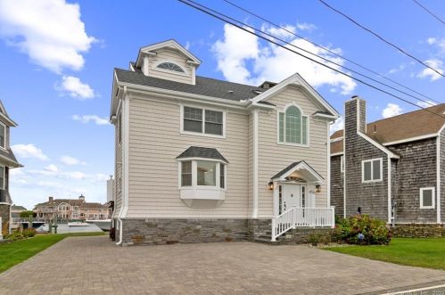 83 Atlantic Ave, Groton, CT 06340-8802