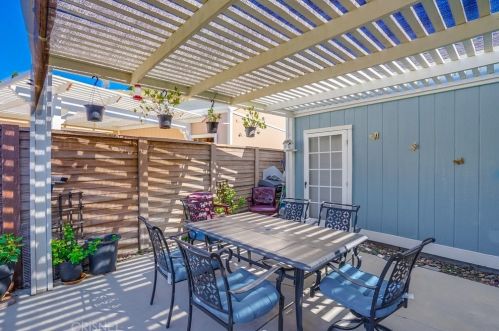 28101 Vista View Dr, Santa Clarita CA  91351-5710 exterior