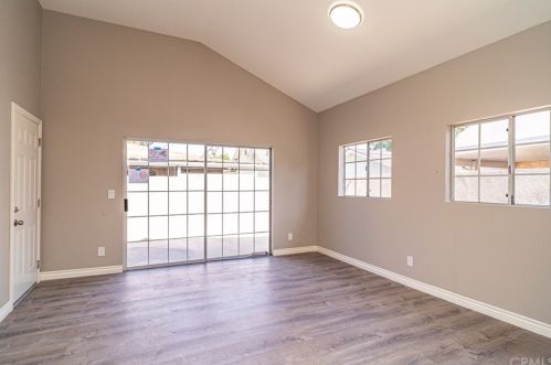 5477 Myrtle Ave, Long Beach CA 90807-2440 exterior