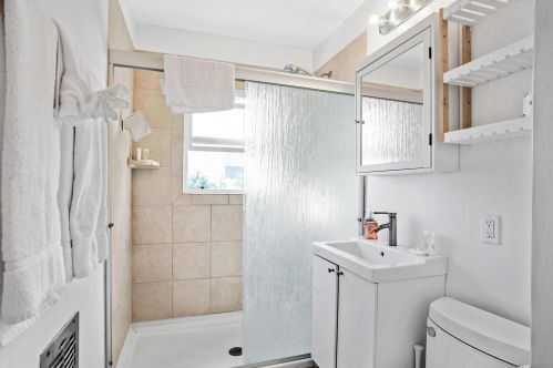 904 Beryl St, San Diego CA  92109-2034 exterior