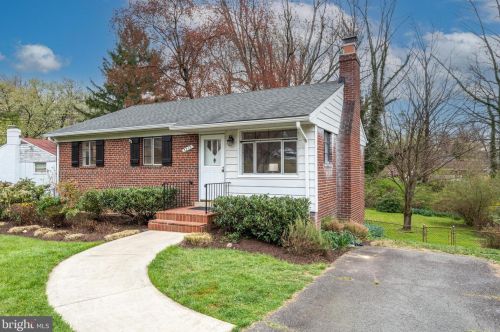 3217 Nealon Dr, Falls Church, VA 22042-3634
