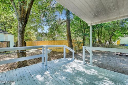 2704 Oaklawn St, Beaufort SC  29902-4335 exterior