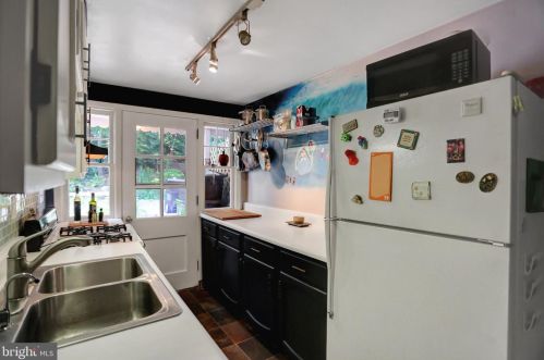 2456 Brookwood St, Harrisburg PA 17104-2111 exterior