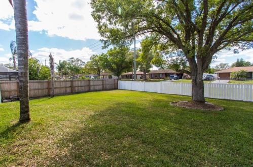 8023 Kaitlin Cir, Lakeland FL 33810-5147 exterior