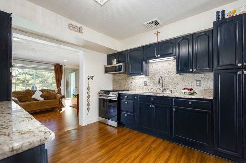 6 Rockledge Rd, Poughkeepsie NY 12601-6203 exterior