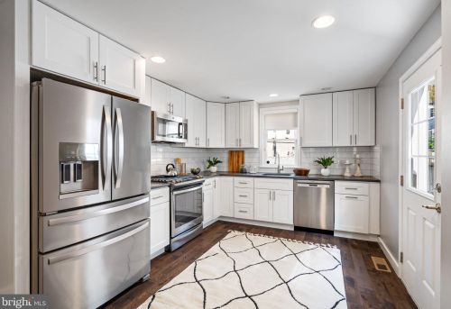 2037 Carpenter St, Philadelphia PA 19146-2418 exterior