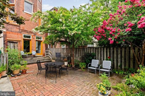 1708 Green St, Philadelphia PA 19130-7023 exterior