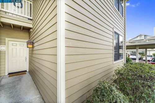 235 Lakeshore Ct, Richmond, CA 94804-7425