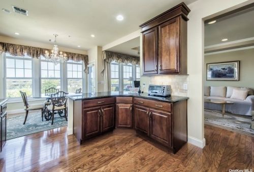 131 Roosevelt Way, Westbury NY  11590-6668 exterior