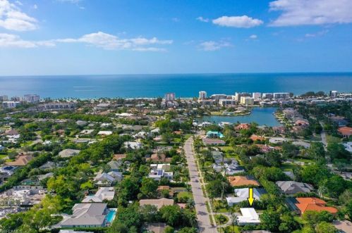 625 Orchid Dr, Naples FL  34102-5012 exterior
