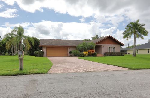 2943 Aba St, Fort Pierce, FL 34952-5852