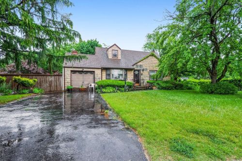 380 Albany Ave, North Lindenhurst, NY 11757-2639
