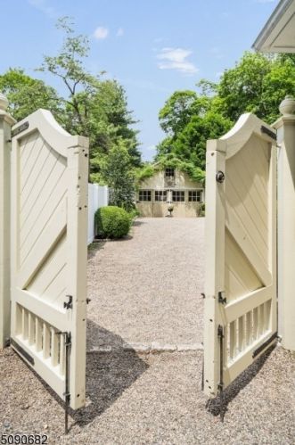 123 Mount Airy Rd, Bernardsville, NJ 07924-2719