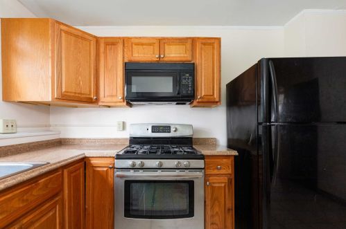 19 Vernon Ter, Poughkeepsie, NY 12601-1811