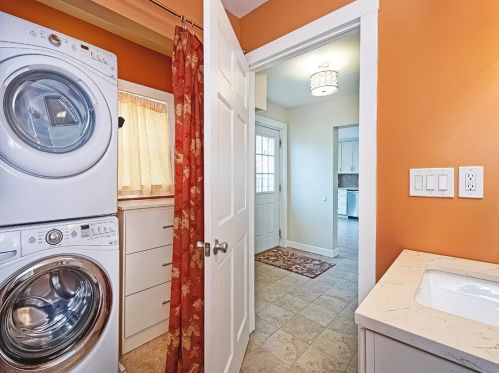 427 New Castle St, Zelienople PA  16063-1253 exterior