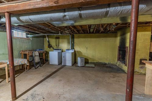 95 Wheeler Ave, Salem NH  03079-3494 exterior