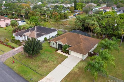 1441 Merchant Ln, Fort Pierce, FL 34953-4126