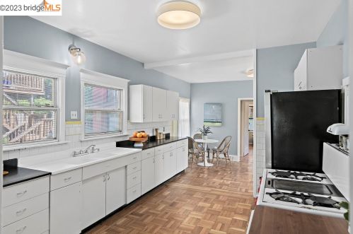 651 Alcatraz Ave, Oakland CA  94609-1005 exterior