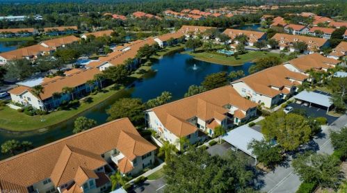 5100 Cedar Springs Dr, Naples, FL 34110-2327