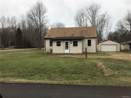 9662 Maplewood St, Angola NY  14006-9470 exterior