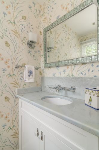 27 Appleby Rd, Wellesley MA 02482-6918 exterior